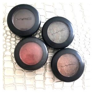 Set of 4 MAC Eyeshadows